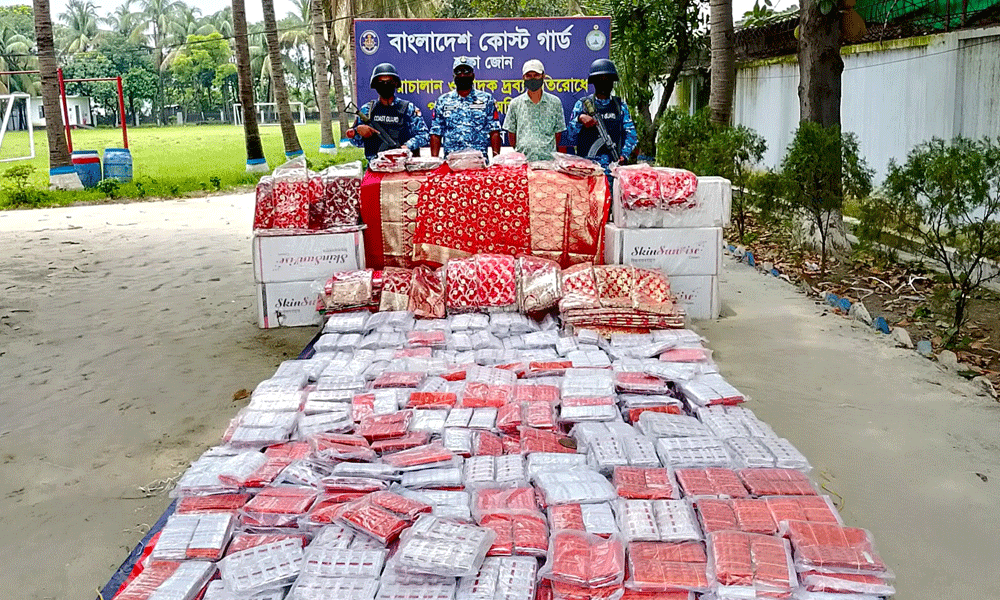 নারায়ণগঞ্জে শুল্ক ফাঁকির বিপুল ভারতীয় পণ্য জব্দ