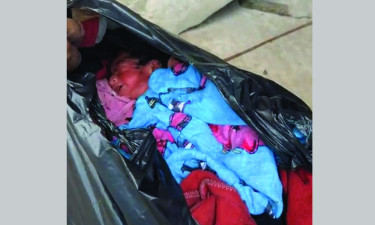 মিরসরাইয়ে পলিথিনে মোড়ানো নবজাতক উদ্ধার, হাসপাতালে চিকিৎসাধীন
