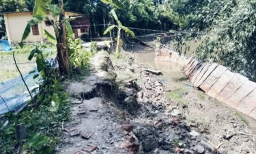 যেখানে সড়ক ছিল, সেখানে এখন খাল