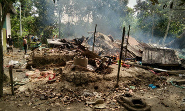 ইজিবাইকচালক হত্যা মামলায় গ্রেপ্তার ৪, অভিযুক্তদের বাড়িতে আগুন