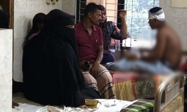 ফুটবল খেলা নিয়ে দ্বন্দ্বের জেরে দশম শ্রেণির ছাত্রকে হাতুড়িপেটার অভিযোগ