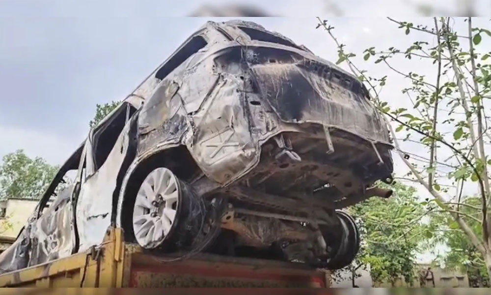 ট্রাক দিয়ে গাড়ি ঘিরে বিজেপি নেতাসহ তিনজনকে পুড়িয়ে হত্যা