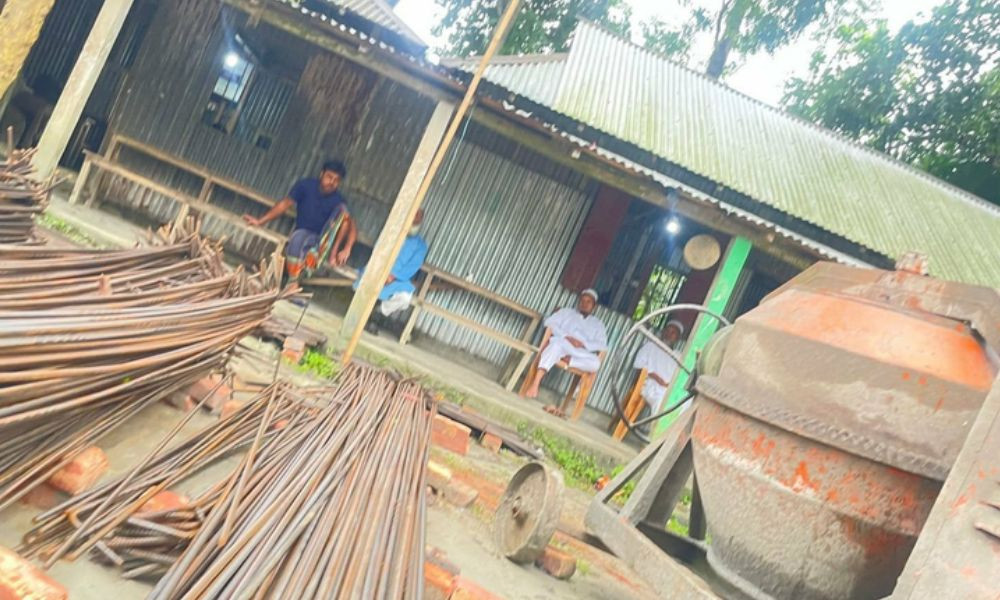 অধ্যক্ষের স্ত্রী নিরাপত্তাকর্মী, শ্যালিকা আয়া; কাজে না এসেও নিচ্ছেন বেতন