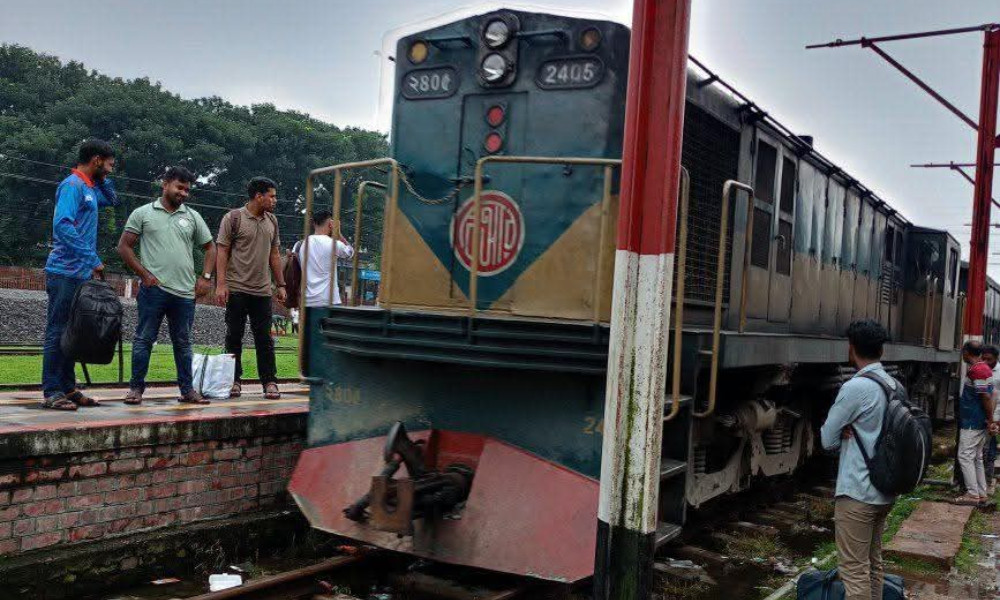 প্রায় ১২ ঘণ্টা পর কুড়িগ্রামের রেল যোগাযোগ স্বাভাবিক