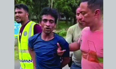 ঈশ্বরদীতে পুলিশ হত্যা মামলার আসামি আগ্নেয়াস্ত্রসহ আটক