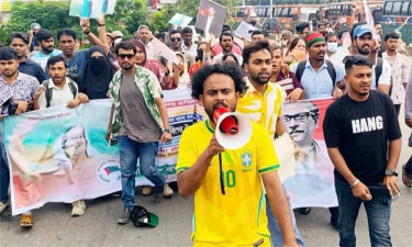 ইউনূসের বিচার দাবিতে নিষিদ্ধ আ. লীগের বিক্ষোভ, ককটেল বিস্ফোরণ