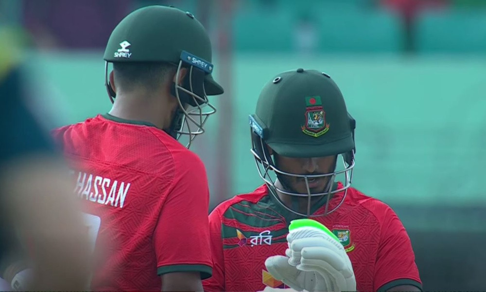 পাওয়ার প্লেতে স্কোরবোর্ডে ৭২