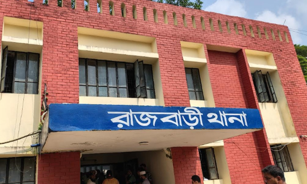 রাজবাড়ীতে প্রেমের ফাঁদে ডেকে প্রবাসী যুবককে ছিনতাইয়ের অভিযোগ