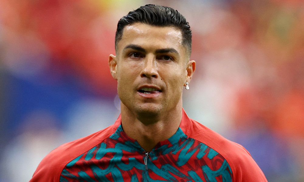 রোনালদোকে অবসর নিতে বললেন সতীর্থের প্রেমিকা