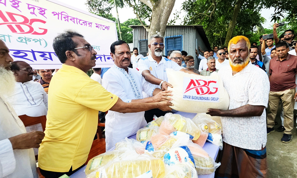 আনভীর বসুন্ধরা গ্রুপের খাদ্যসামগ্রী পাচ্ছে মানিকগঞ্জের সহস্রাধিক পরিবার