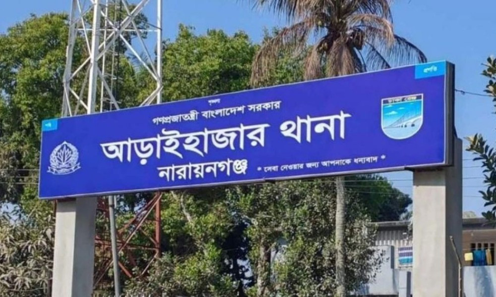 বিদ্যুৎ না থাকায় বাসার বাইরে বসেছিলেন এসিল্যান্ড, কুপিয়ে আহত করল ডাকাতেরা