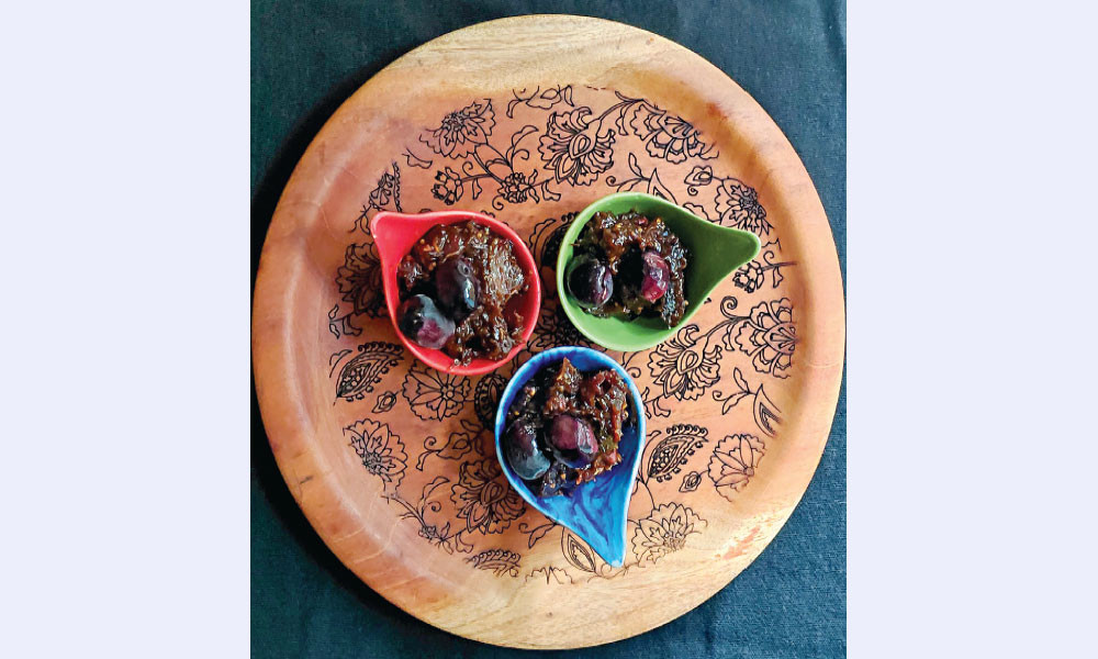 জাম আর লিচুর পাঁচ পদ