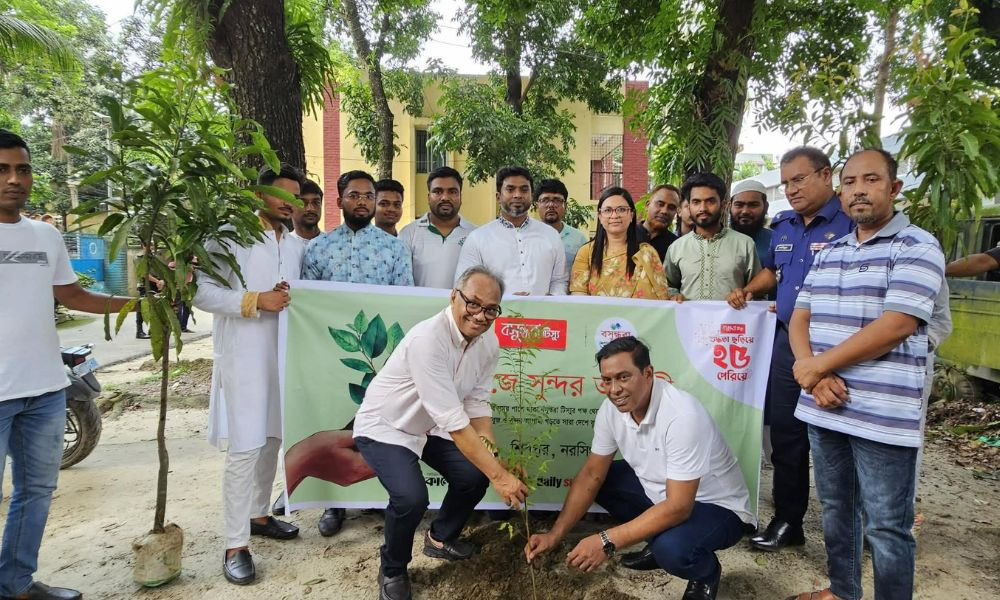 বসুন্ধরা টিস্যু ও শুভসংঘের উদ্যোগে শিবপুরে বৃক্ষরোপণ কর্মসূচি