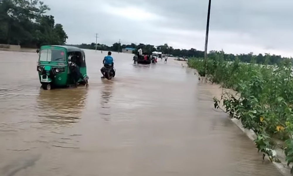 ঢলের পানিতে সড়ক প্লাবিত, ঢুকছে লোকালয়েও