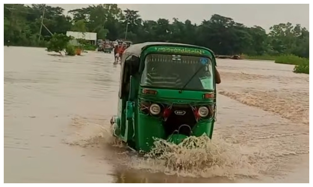 পাহাড়ি ঢলের পানিতে তলিয়ে গেছে বিশ্বম্ভরপুরের ১০০ মিটার সড়ক