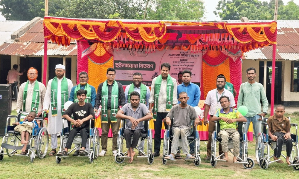 ঝিনাইদহে প্রতিবন্ধীদের মাঝে ৫০টি হুইলচেয়ার বিতরণ