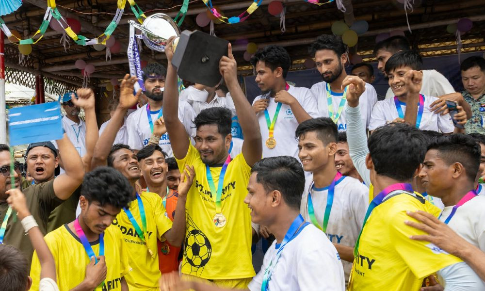 বিশ্ব শরণার্থী দিবসের সংহতি ফুটবল টুর্নামেন্টে চ্যাম্পিয়ন রোহিঙ্গা দল