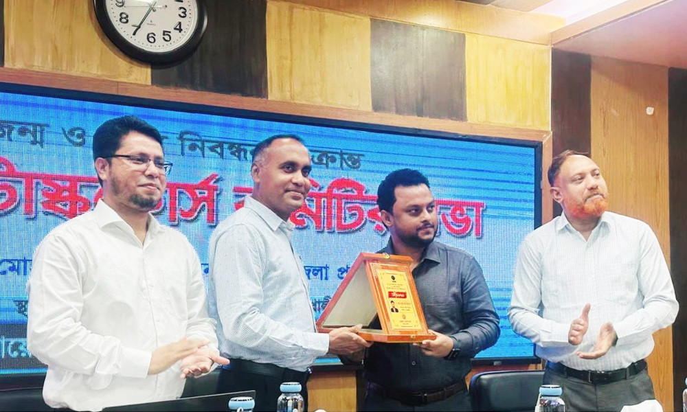 জন্ম-মত্যু নিবন্ধন : বরিশাল বিভাগের শ্রেষ্ঠ ইউএনও গলাচিপার ইজাজুল হক