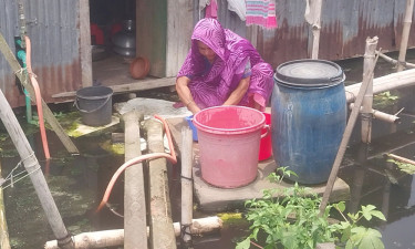 সামান্য বৃষ্টিতেই জলাবদ্ধতা, পানিবন্দি তিন হাজার মানুষ