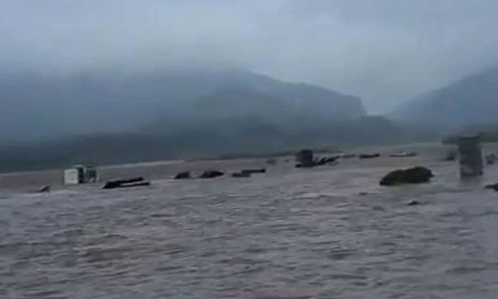 পাহাড়ি ঢলে তলিয়ে গেছে সাদা পাথর, পর্যটনকেন্দ্র বন্ধ ঘোষণা