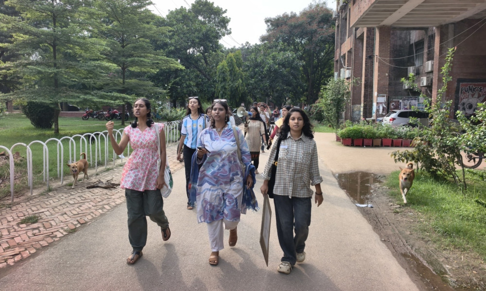 ধর্ষণচেষ্টার ঘটনায় ৪০ দিনেও গ্রেপ্তার নয় অভিযুক্ত, জাবিতে বিক্ষোভ