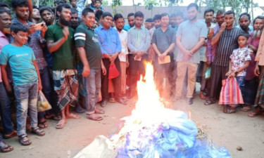 পঞ্চগড়ে ১৬৫টি কারেন্ট জাল জব্দের পর পুড়িয়ে ধ্বংস