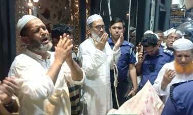 প্যারোলে মুক্তি পেয়ে মায়ের জানাজায় অংশ নিলেন পটিয়ার সাবেক মেয়র