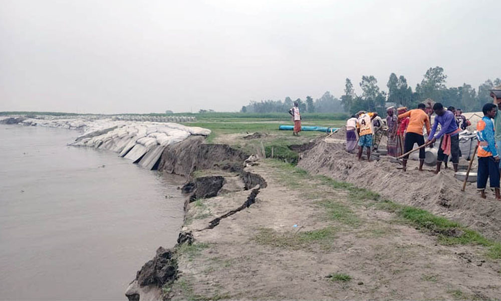 ভয়াবহ রূপ নিয়েছে যমুনার ভাঙন