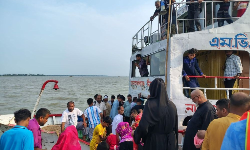 মেঘনায় লঞ্চ বিকল, ৯৯৯-এ ফোনকলে ৮০ যাত্রী উদ্ধার