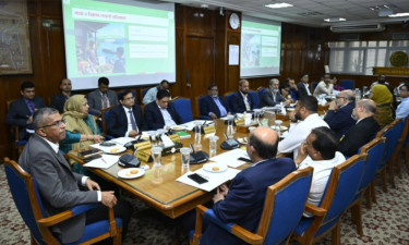 নগদ অর্থের ব্যবহার কমাতে বিভিন্ন মন্ত্রণালয়ের সহায়তা চান গভর্নর