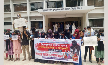 শিক্ষকের বিরুদ্ধে যৌন হয়রানির অভিযোগে শিক্ষার্থীদের বিক্ষোভ