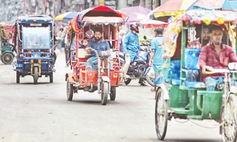 ঢাকার সড়কে অটোরিকশা বন্ধে কঠোর হচ্ছে সরকার