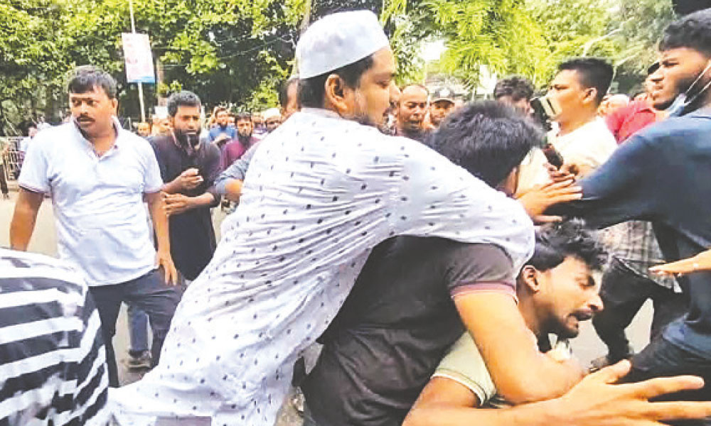 ধানমণ্ডি ৩২ নম্বরে সাংবাদিকদের ওপর হামলা, বিচ্ছিন্ন সংঘর্ষ