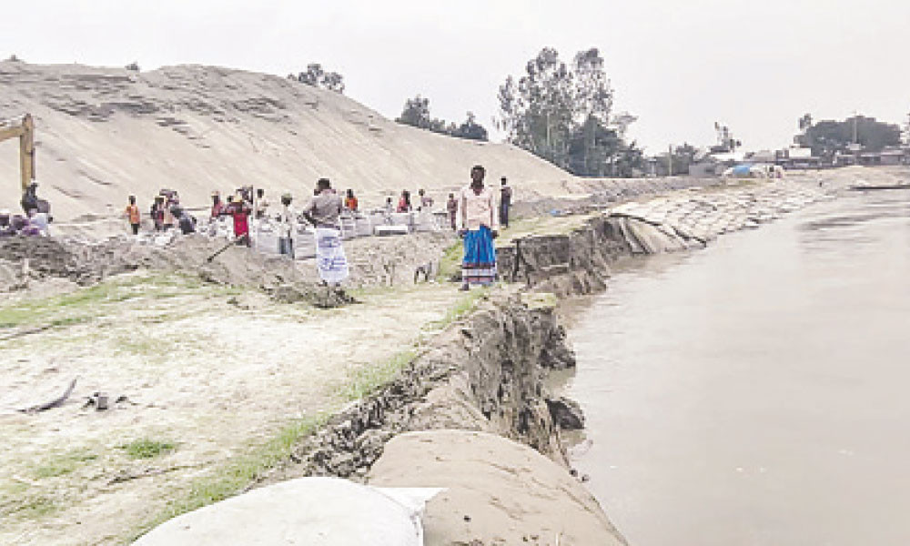 তিস্তার পানি বিপৎসীমার ওপর যমুনার বিভিন্ন তীরে ভাঙন