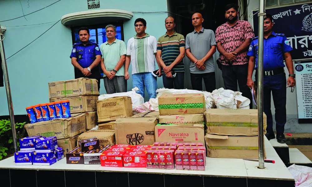 শুল্ক ফাঁকি দিয়ে আনা বিপুল পরিমাণ ভারতীয় পণ্য জব্দ