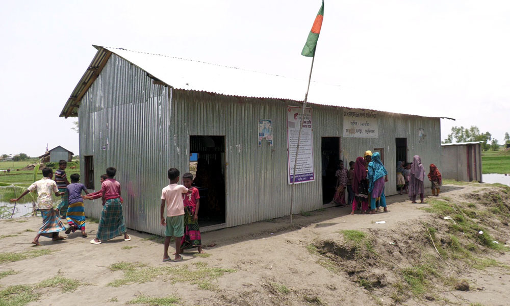 বিদ্যালয় থাকলেও শিক্ষাবঞ্চিত চরের শিশুরা