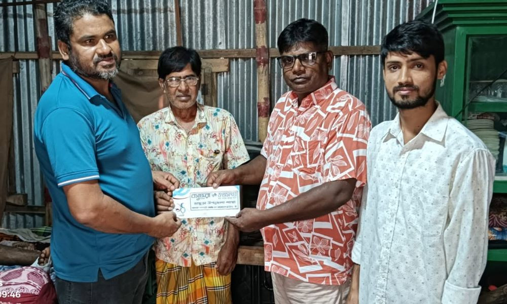 ভাঙ্গুরায় অর্থাভাবে চিকিৎসা না পাওয়া যুবকের পাশে দাঁড়ালো বসুন্ধরা শুভসংঘ