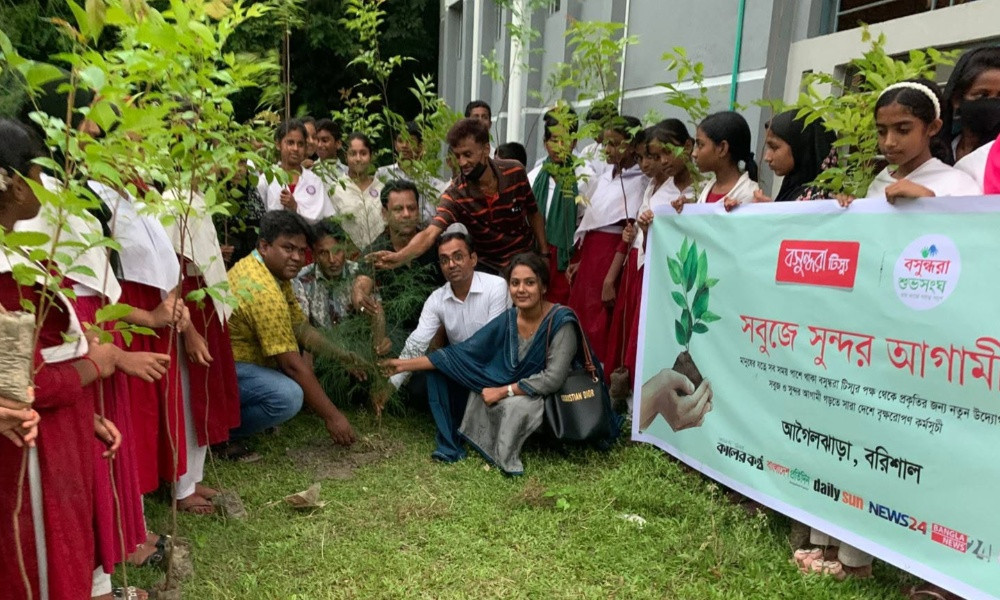 বসুন্ধরা টিস্যু ও শুভসংঘের আয়োজনে আগৈলঝাড়ায় বৃক্ষরোপণ ও চারা বিতরণ