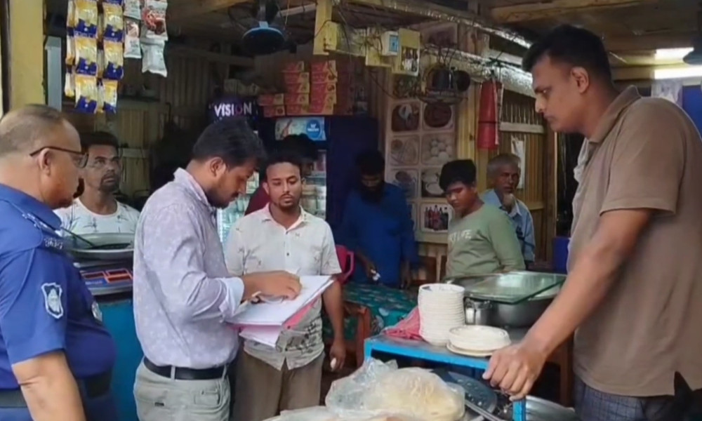 স্বাস্থ্যবিধি না মানায় লক্ষ্মীপুরে ৪ প্রতিষ্ঠানকে জরিমানা