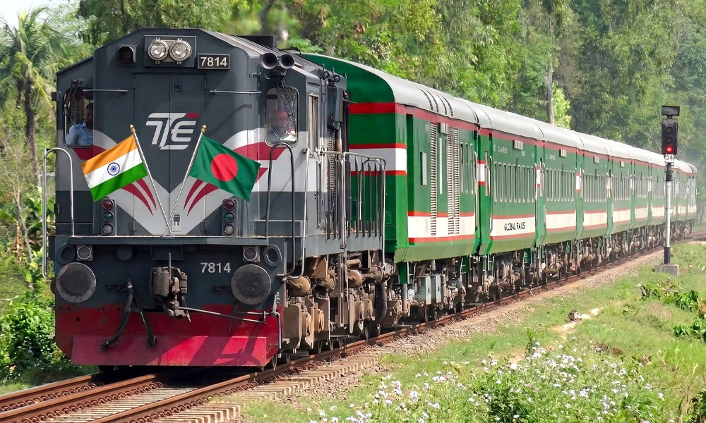 ভারত থেকে আসছে ট্রেনের বগি