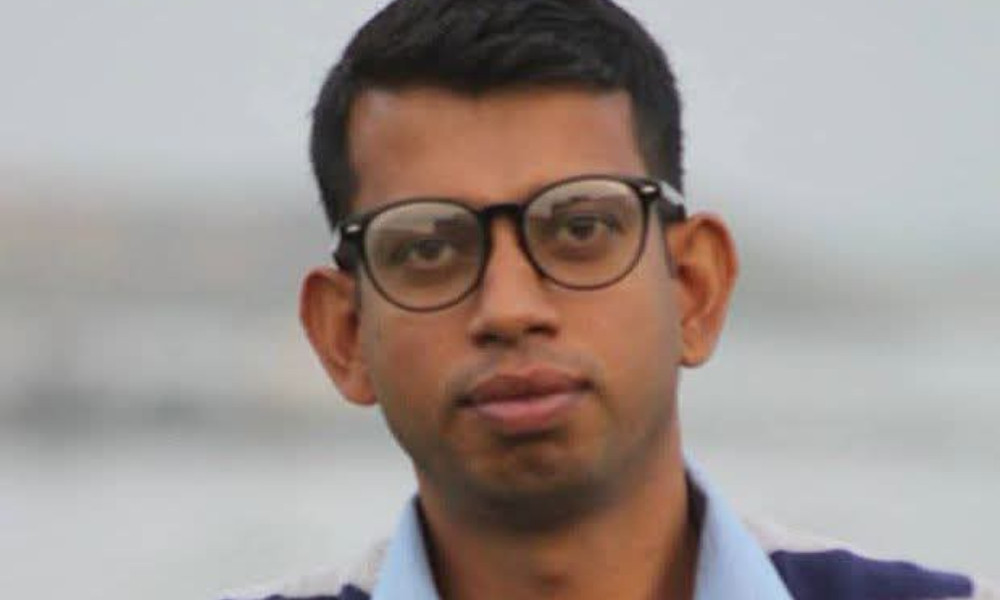 চলন্ত ট্রেনে পাথর নিক্ষেপ, চোখ হারালেন আইনজীবী