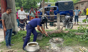 দর্শনায় মৎস্য অবতরণকেন্দ্রের সামনে বোমাসদৃশ বস্তু উদ্ধার