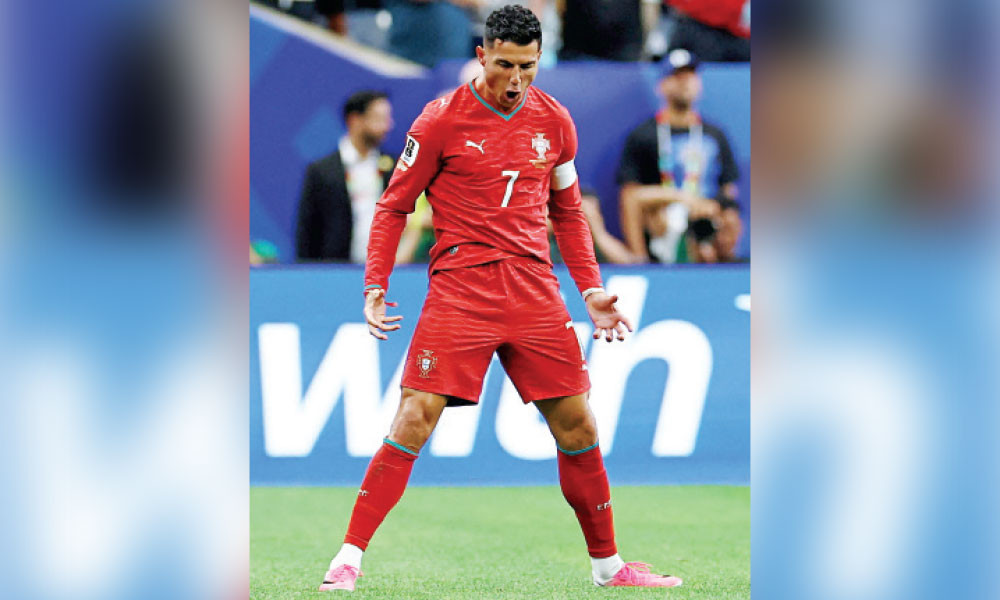 অন্ধকার ফুঁড়ে আলোর ফোয়ারায়