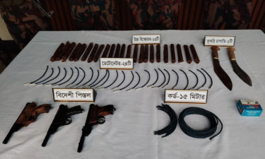 মৌলভীবাজার সীমান্তে বিপুল অস্ত্র ও বিস্ফোরক উদ্ধার