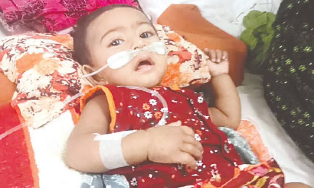 হামের চিকিৎসায় নিঃস্ব অনেকে