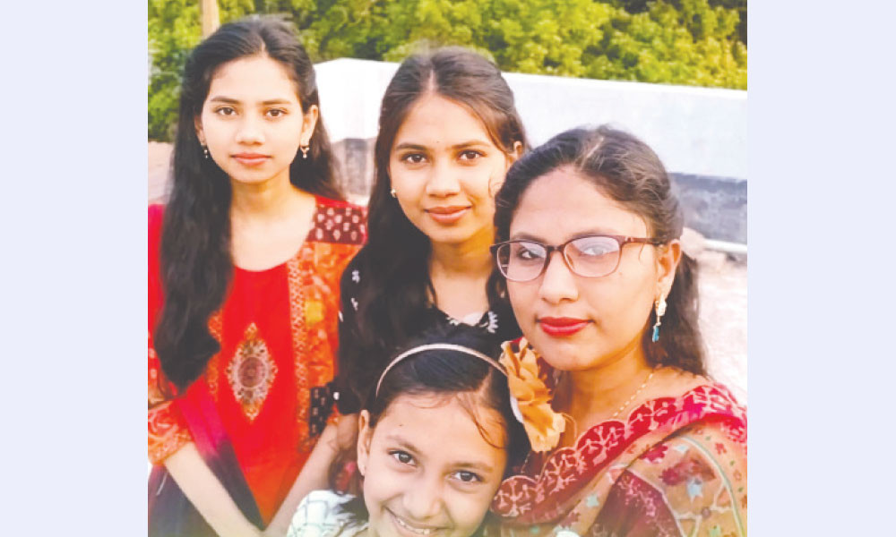 লক্ষ্মীপুরে বাসায় ঢুকে মা ও তিন মেয়েকে কুপিয়ে হত্যা