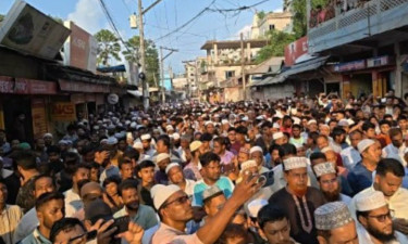 লক্ষ্মীপুরে মা ও তিন মেয়ের জানাজায় মানুষের ঢল