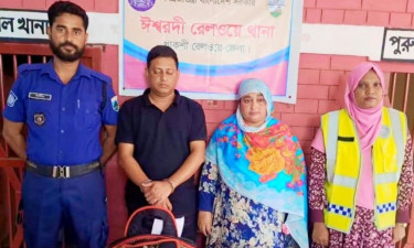 ধূমকেতু এক্সপ্রেসে ১০ লাখ টাকার হেরোইনসহ দম্পতি গ্রেপ্তার