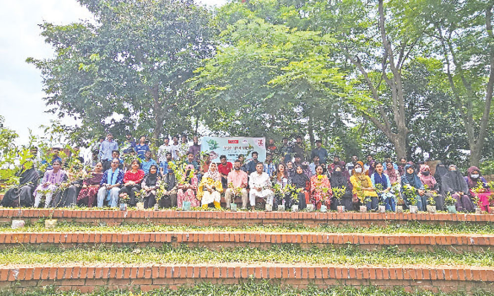 জাবিতে বসুন্ধরা টিস্যু ও শুভসংঘের বৃক্ষরোপণ কর্মসূচি