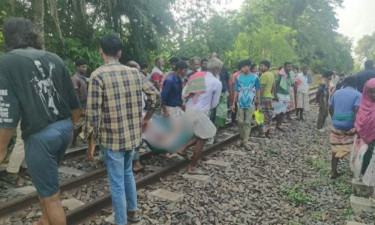রেললাইনে বসে ফোনালাপ, নাটোরে ট্রেনের ধাক্কায় প্রাণ গেল ব্যবসায়ীর